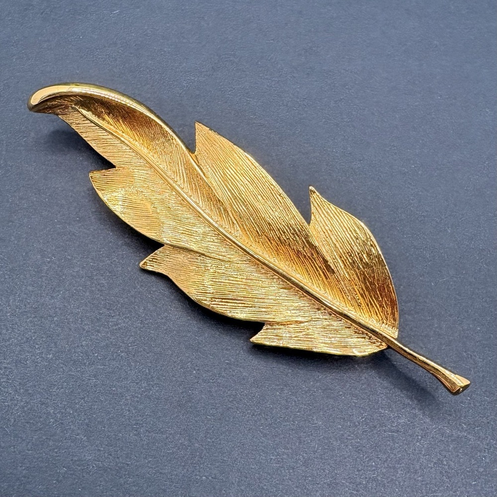 Vintage Napier Curled Leaf‎ Feather Textured Brushed Gold Tone Brooch 3"